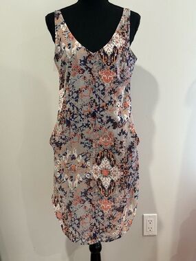 Cabi S Sleeveless V-Neck Printed Shift Dress w Pockets - Gray & Coral 080